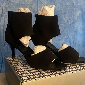 New Elegant Black Women's Heels sz 7, SL1-128s003